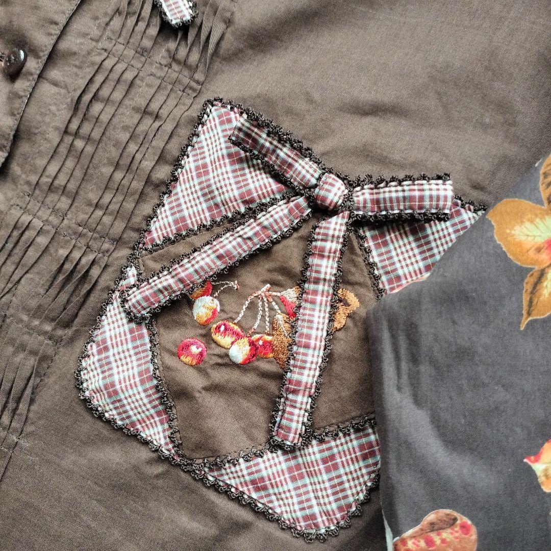 美品オータムチェリーとうさぎプリント×ローンチュニックブラウスブラウン 2021