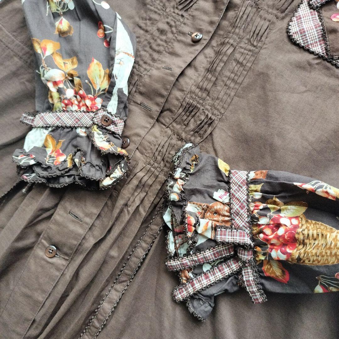 美品オータムチェリーとうさぎプリント×ローンチュニックブラウスブラウン 2021