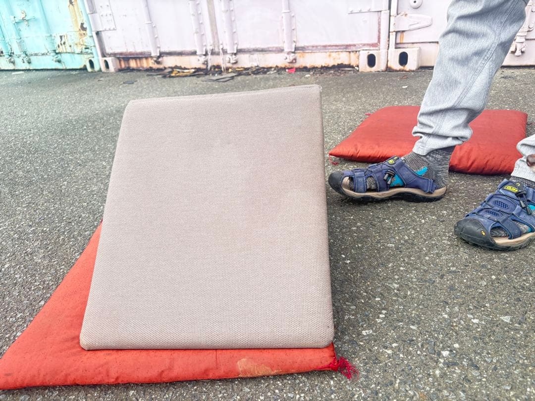 hikari 木製背もたれ付き座椅子12脚セット