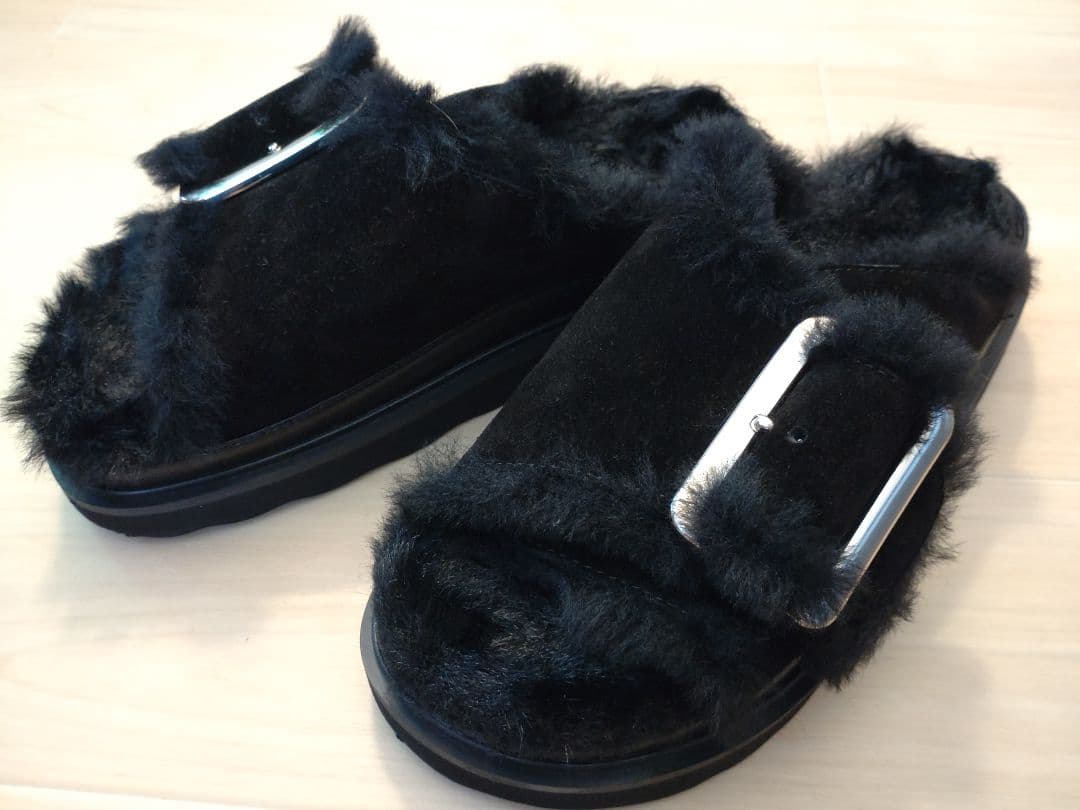 ✨MOHI✨　ブラックファーサンダル　ビッグベルト　37