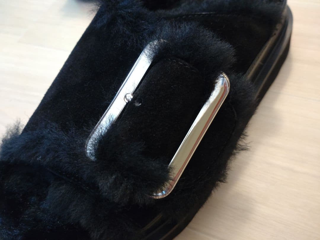 ✨MOHI✨　ブラックファーサンダル　ビッグベルト　37