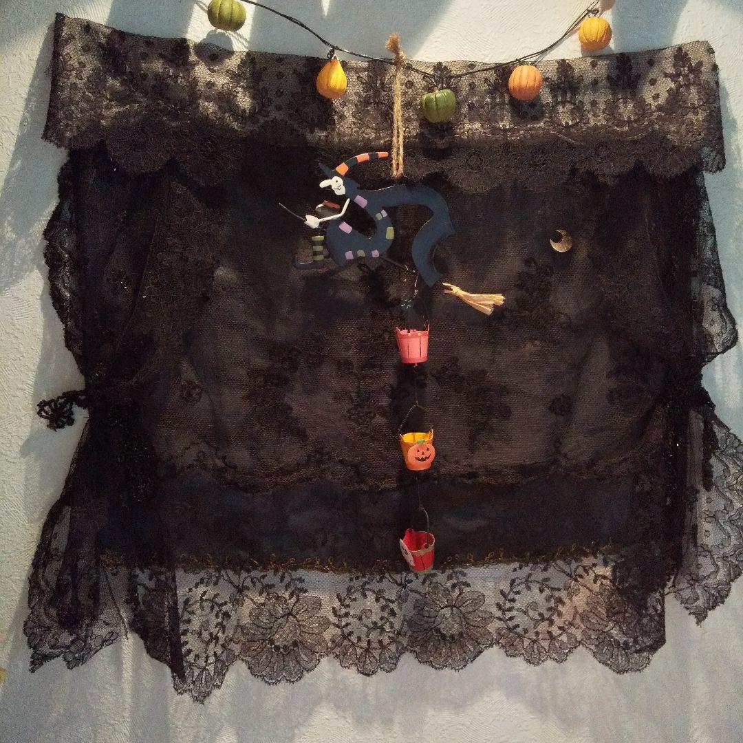 深まってゆく秋のためのミニカーテン アンティークブラックレースで ブライスにも