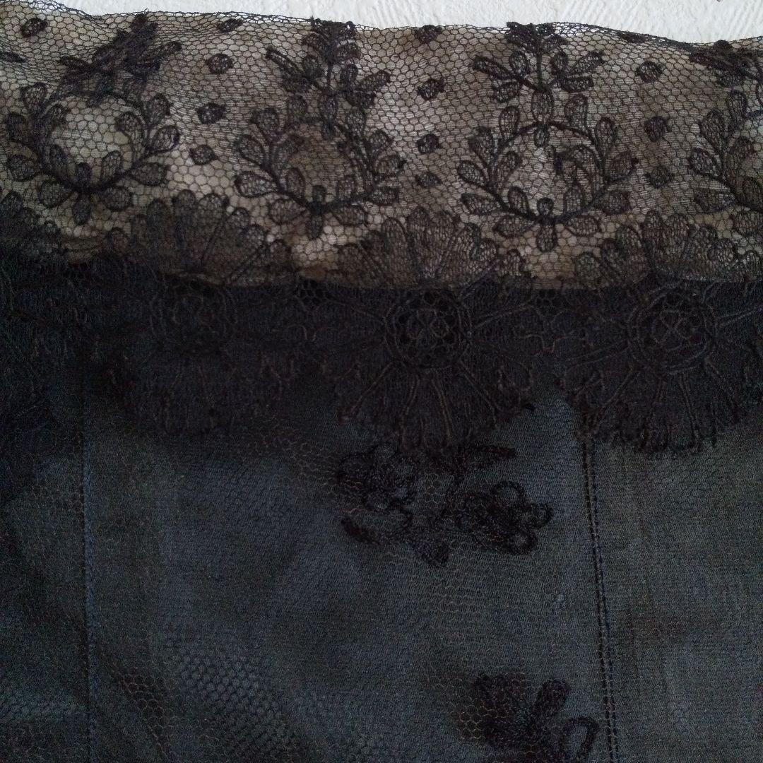 深まってゆく秋のためのミニカーテン アンティークブラックレースで ブライスにも