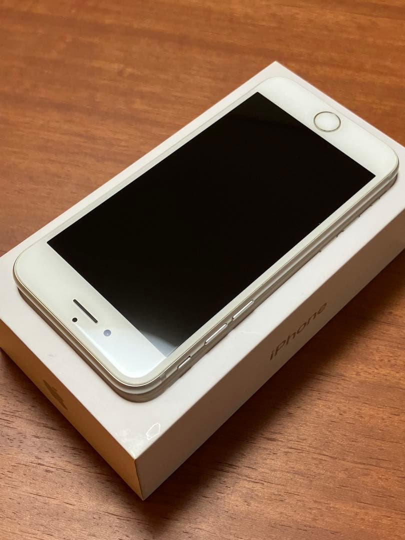 iPhone 8 シルバー（ホワイト）64GB SIMフリー 付属品付