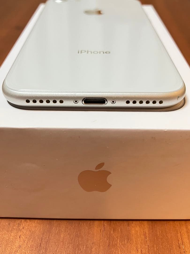 iPhone 8 シルバー（ホワイト）64GB SIMフリー 付属品付