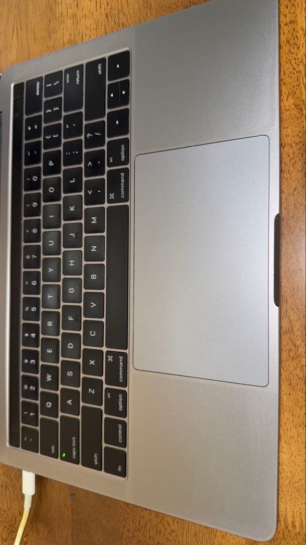 MacBook 2016 8GB,1TBシルバー 本体 凹みあり 電源不良