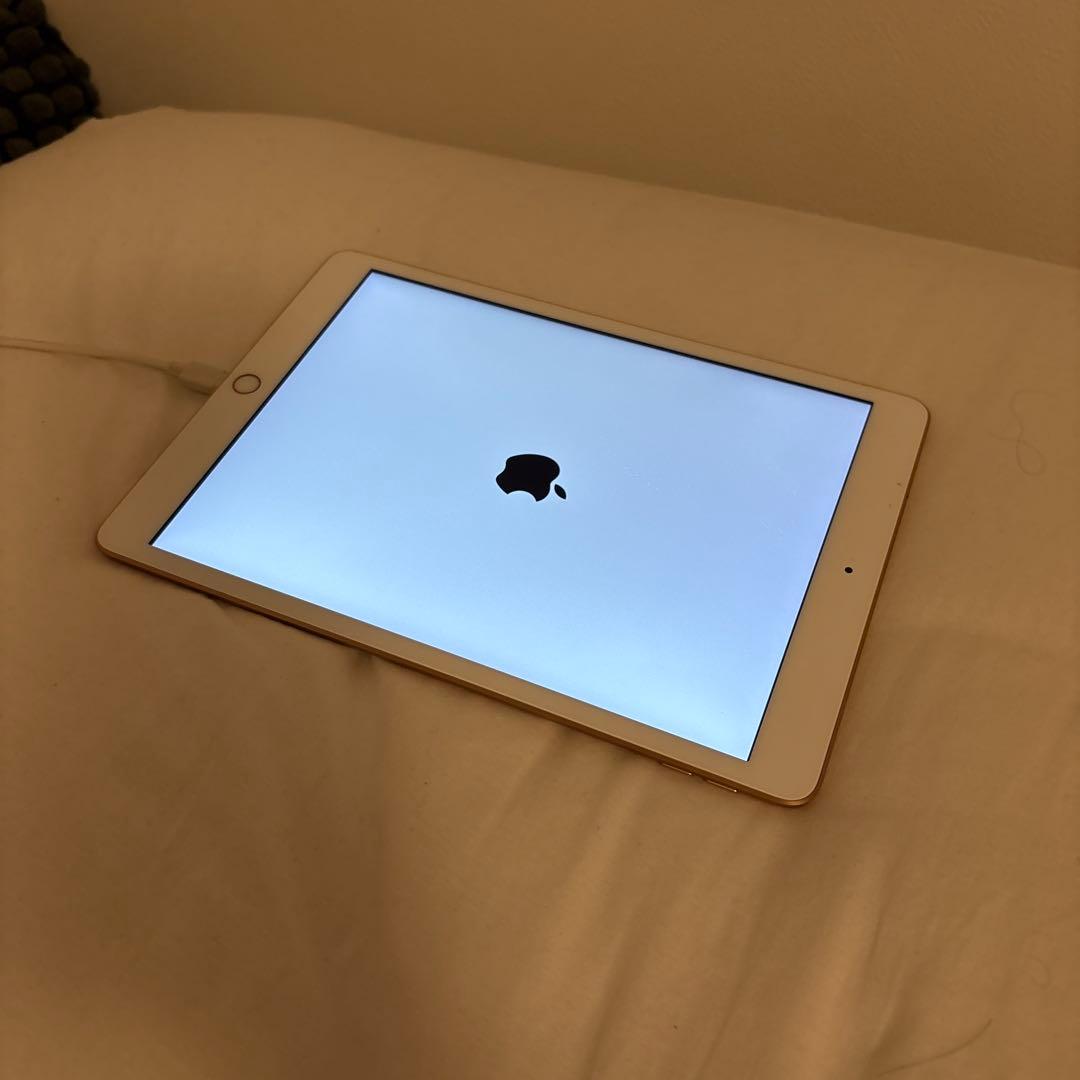 我*紅様 iPad ゴールド 本体のみ 第8世代 32GB