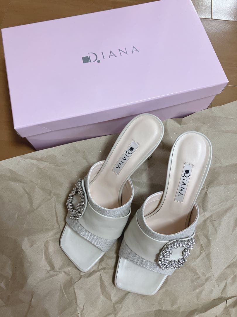 ダイアナ♡ビジューバックルミュール