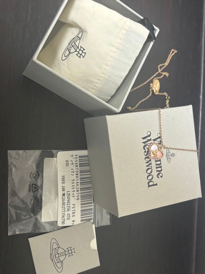 ヴィヴィアン　ハートシェルネックレス　PETRA ピンク