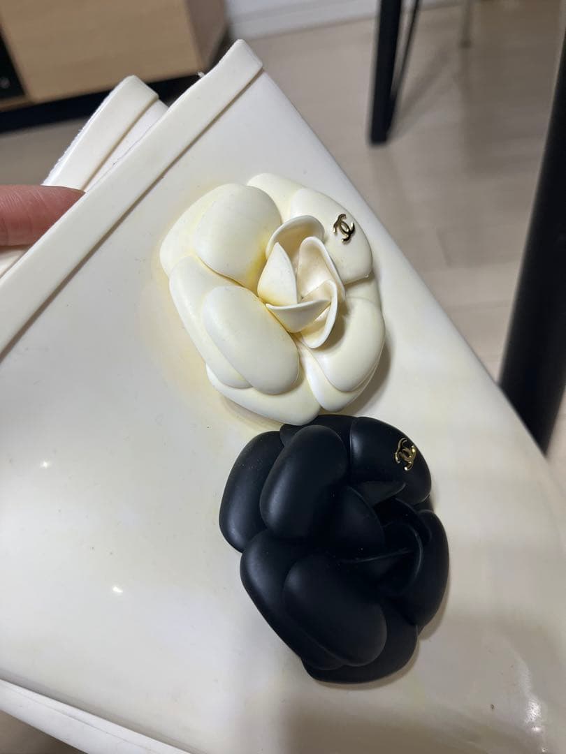 CHANELホワイト カメリアレインブーツ 花モチーフ