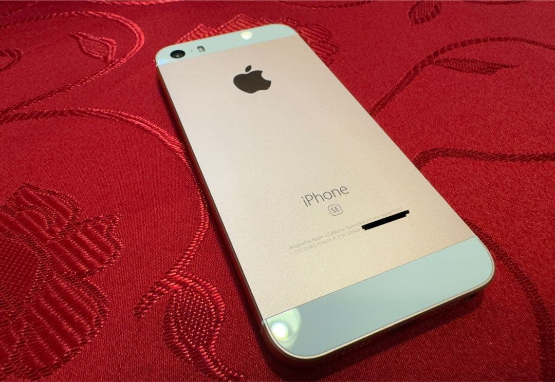 【極極美品】Apple iPhone SE MLXN2VC/A 海外モデル