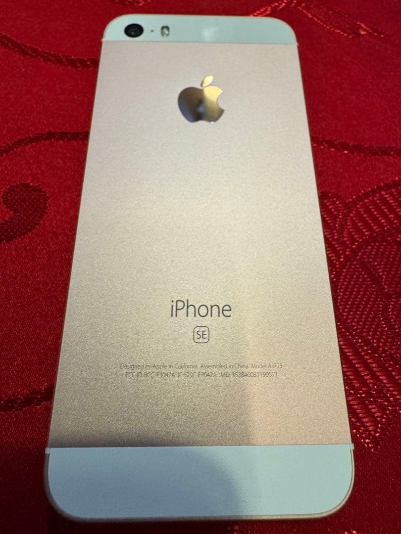 【極極美品】Apple iPhone SE MLXN2VC/A 海外モデル