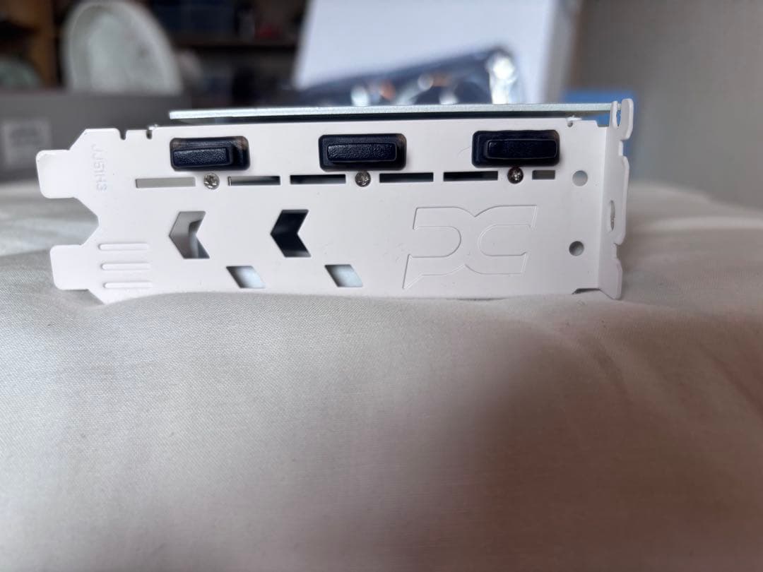 グラフィックボード・グラボ・ビデオカード Hellhound Spectral White RX 9060 XT 16GB