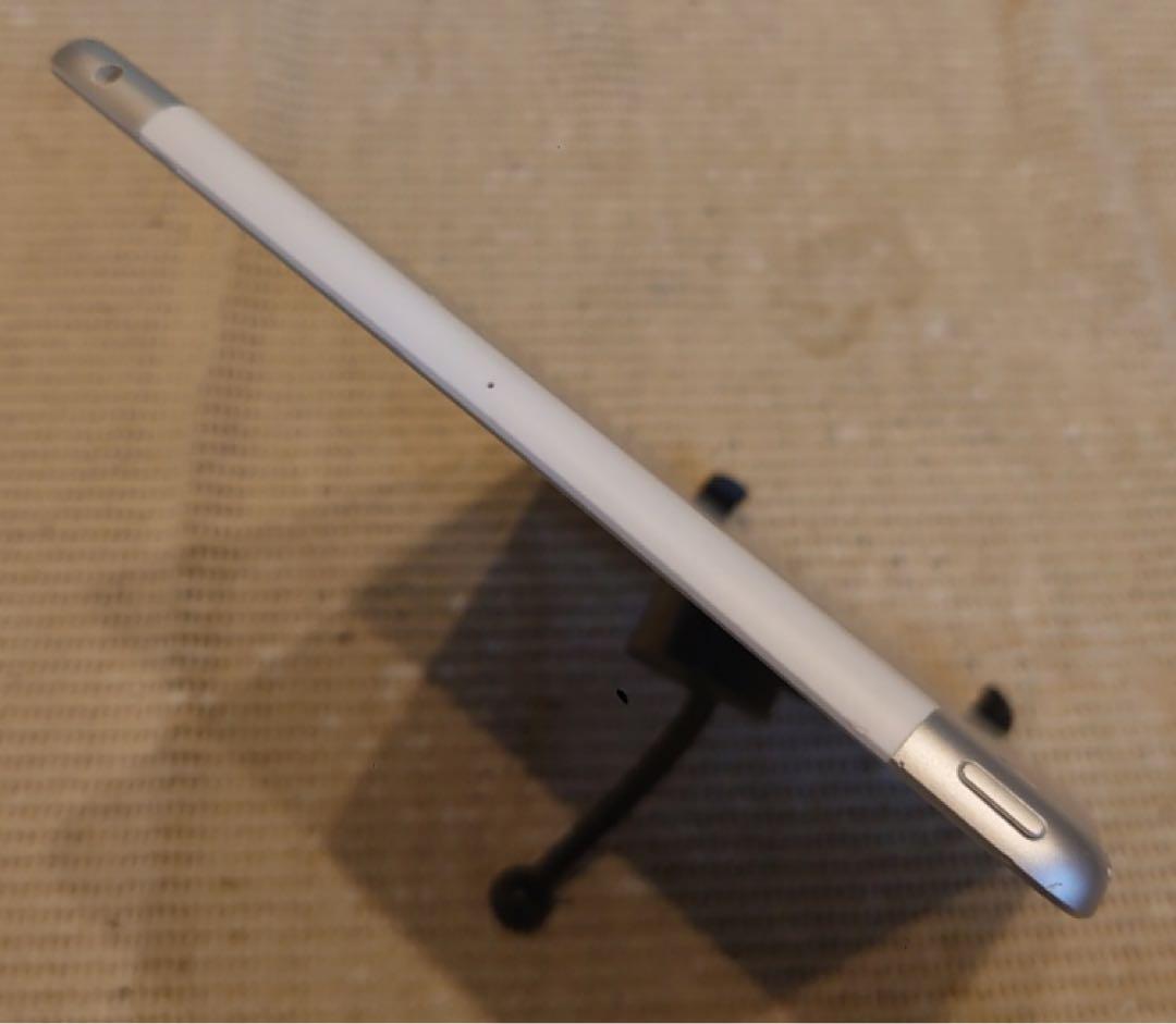 完動品SIMフリーiPad第7世代(A2198)本体32GB送料込D59AF