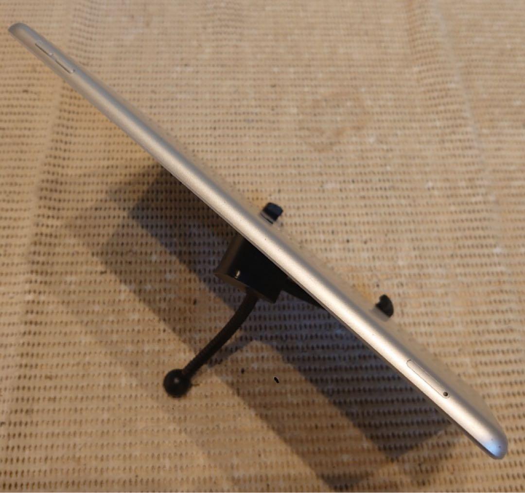 完動品SIMフリーiPad第7世代(A2198)本体32GB送料込D59AF