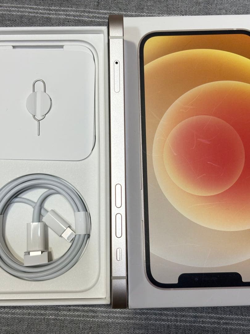 Apple iPhone12 本体　ホワイト 64GB