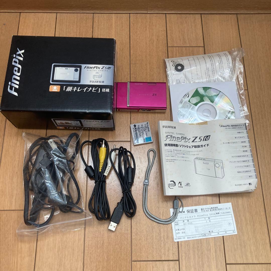 デジカメ　ファインピクス　z5 ラズベリーレッド