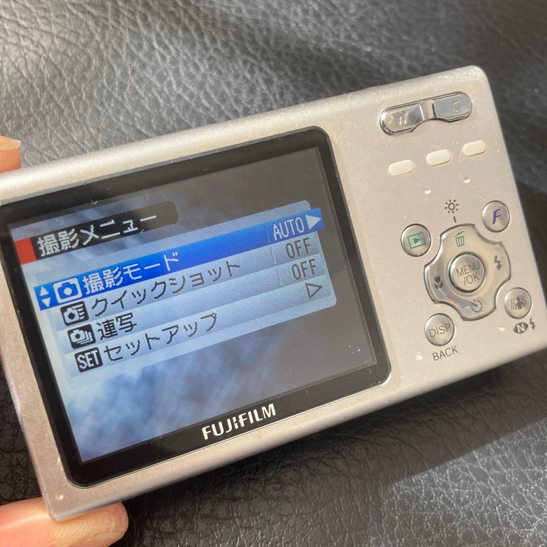 デジカメ　ファインピクス　z5 ラズベリーレッド