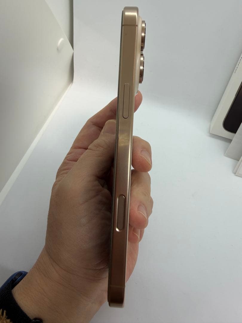 極美品iPhone 16 Pro Maxデザート256 GB バッテリー100%