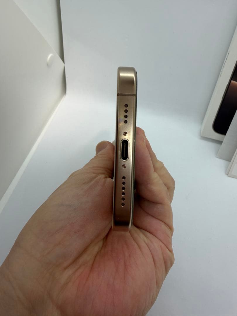 極美品iPhone 16 Pro Maxデザート256 GB バッテリー100%