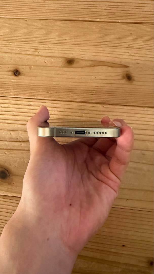 【画面割れ】iPhone 15 Pro 256GB ナチュラルチタニウム