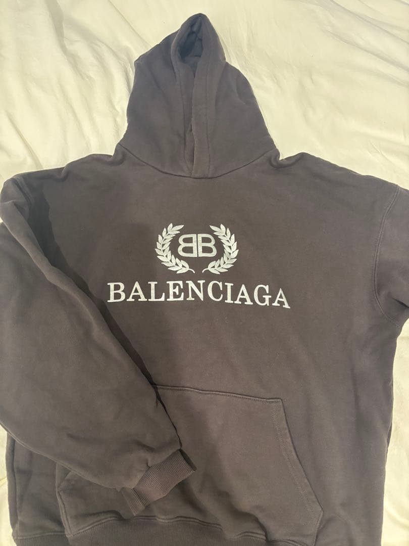バレンシアガ　パーカー