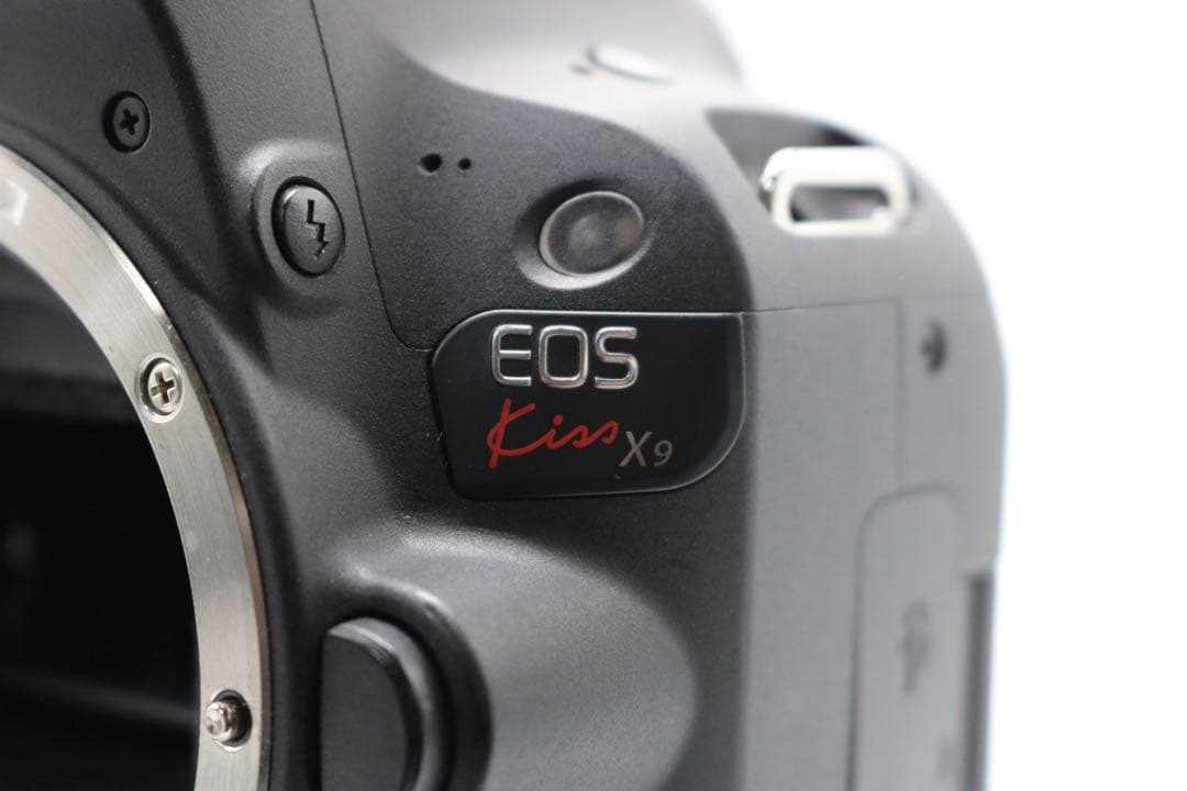 美品 【Canon EOS Kiss X9 ダブルレンズセット】 安心保証あり