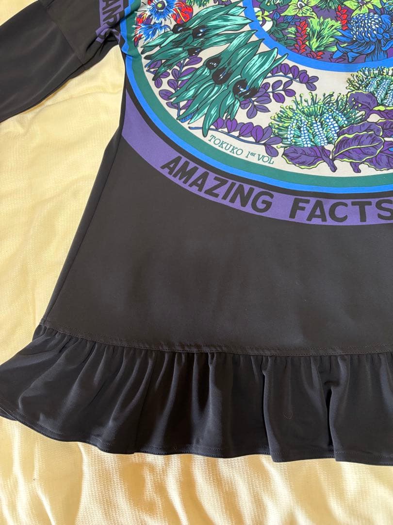 『未使用に近い』⭐️トクコプルミエヴォル⭐️黒地に前中央に丸いお花の柄チュニック❣️