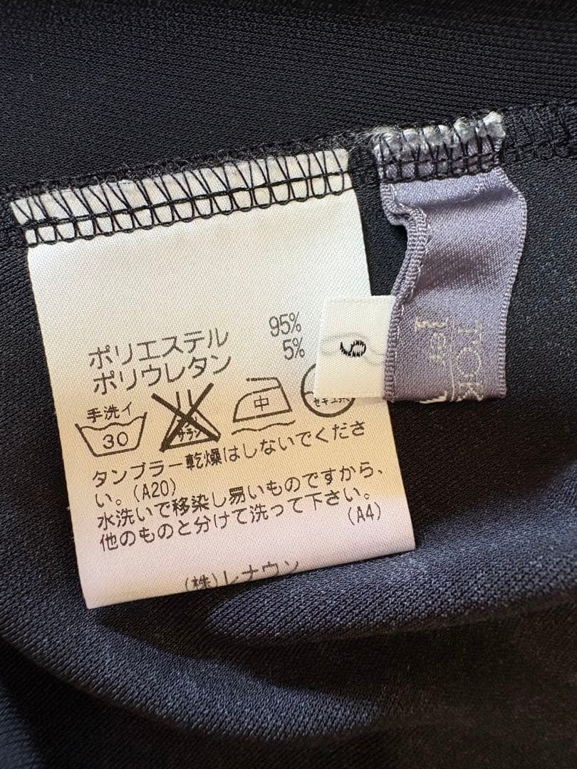 『未使用に近い』⭐️トクコプルミエヴォル⭐️黒地に前中央に丸いお花の柄チュニック❣️