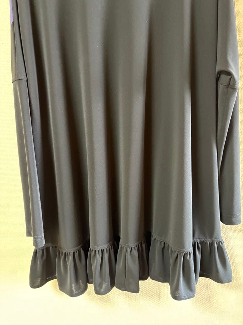 『未使用に近い』⭐️トクコプルミエヴォル⭐️黒地に前中央に丸いお花の柄チュニック❣️