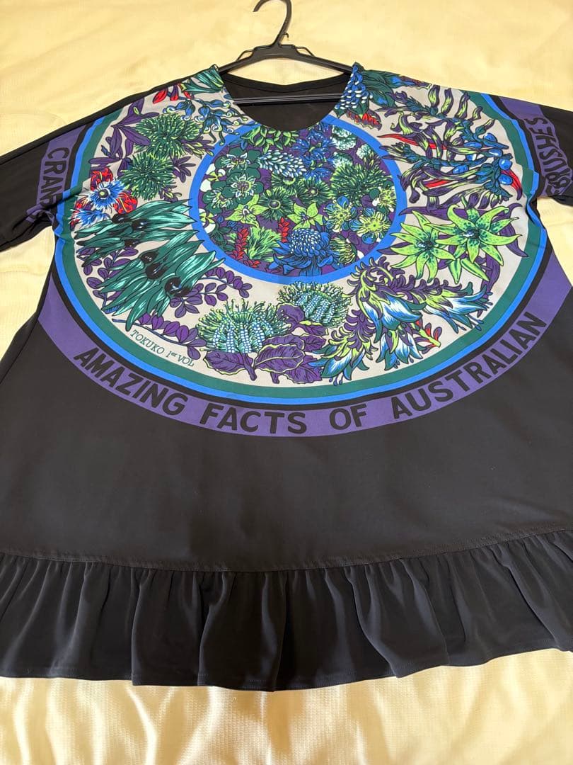 『未使用に近い』⭐️トクコプルミエヴォル⭐️黒地に前中央に丸いお花の柄チュニック❣️