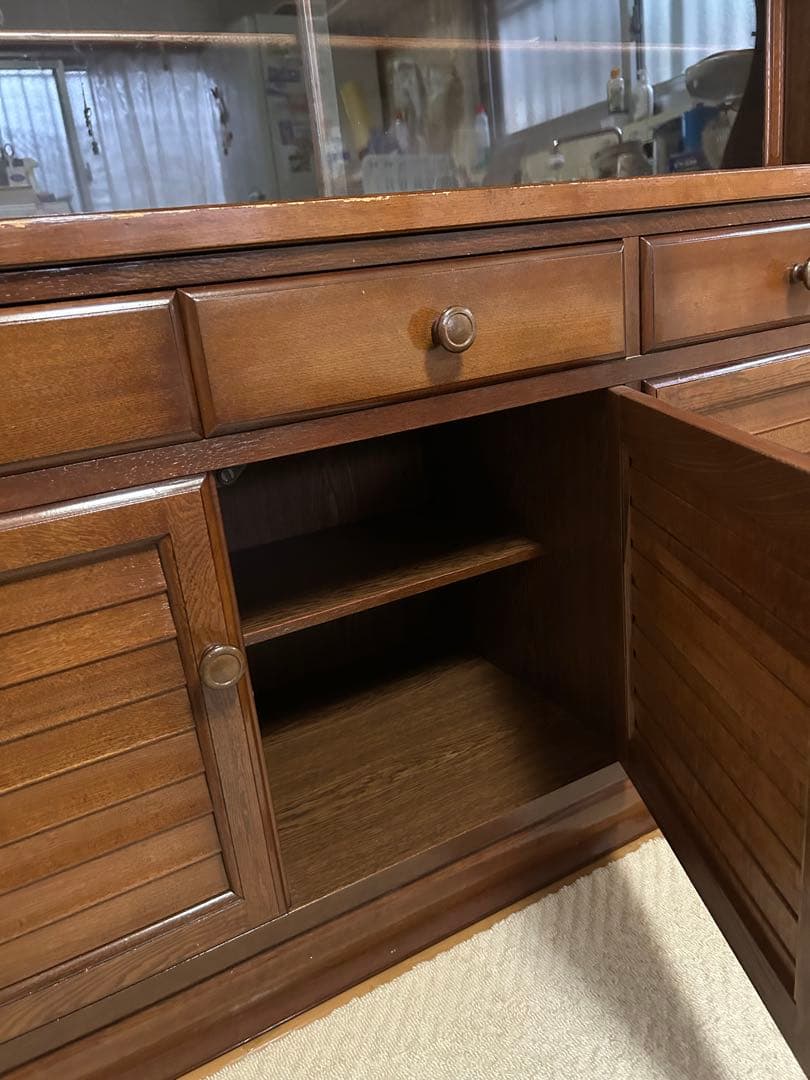 木製の食器棚　水屋　上段ガラス扉付き　下段だけ