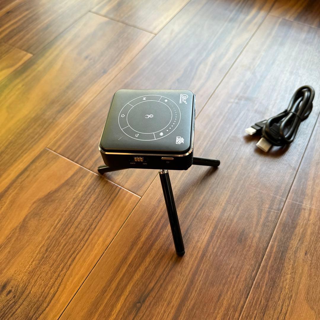 プロジェクター　ミニタイプ　4K対応