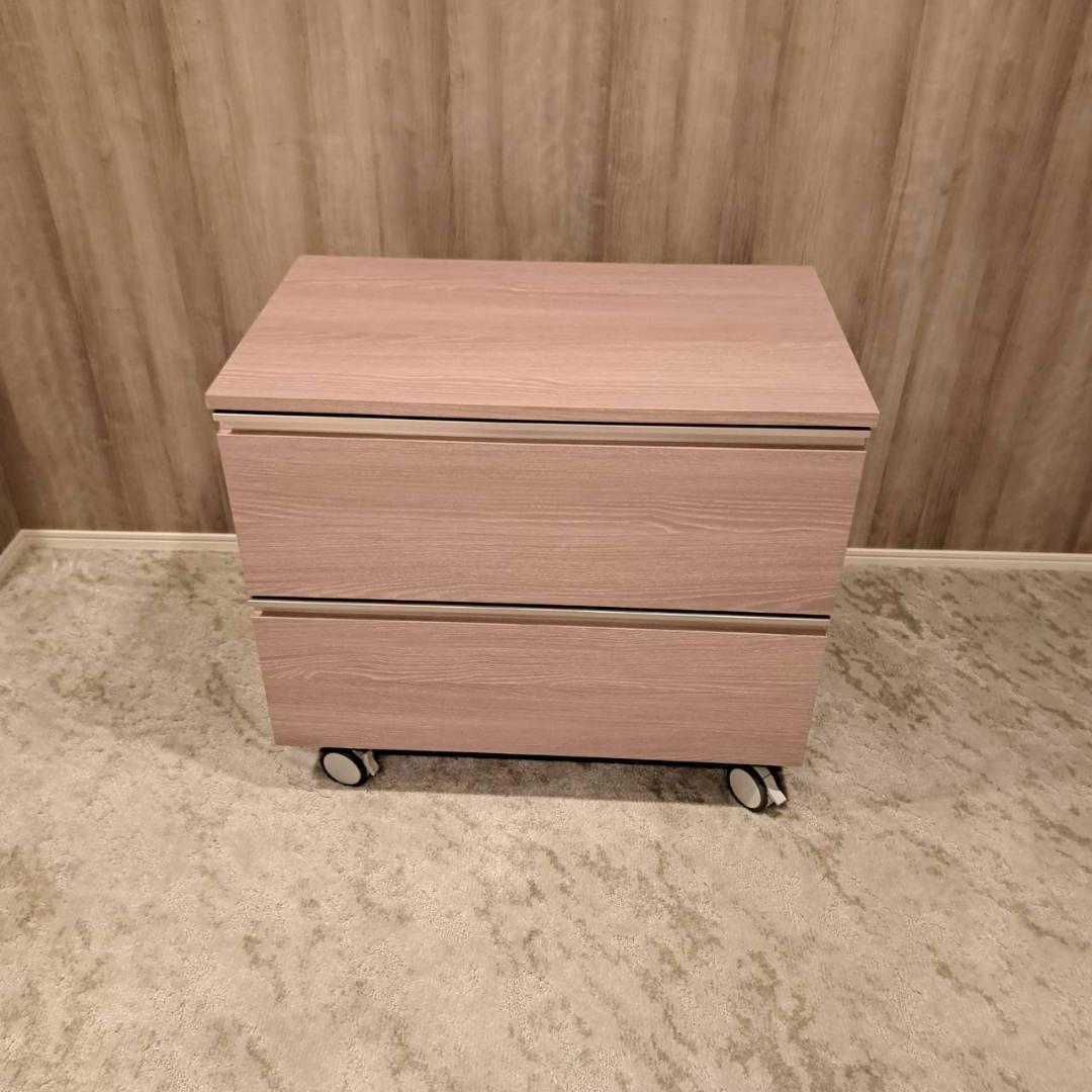 モデルルーム展示品 キャスター付き 木製チェスト ２段