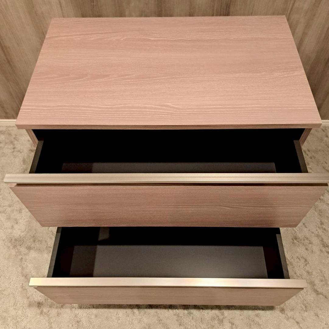 モデルルーム展示品 キャスター付き 木製チェスト ２段