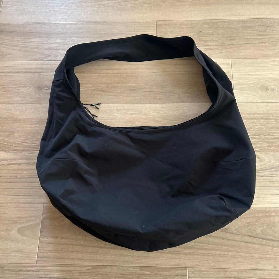 ブラックショルダーバッグ　CLESSTE