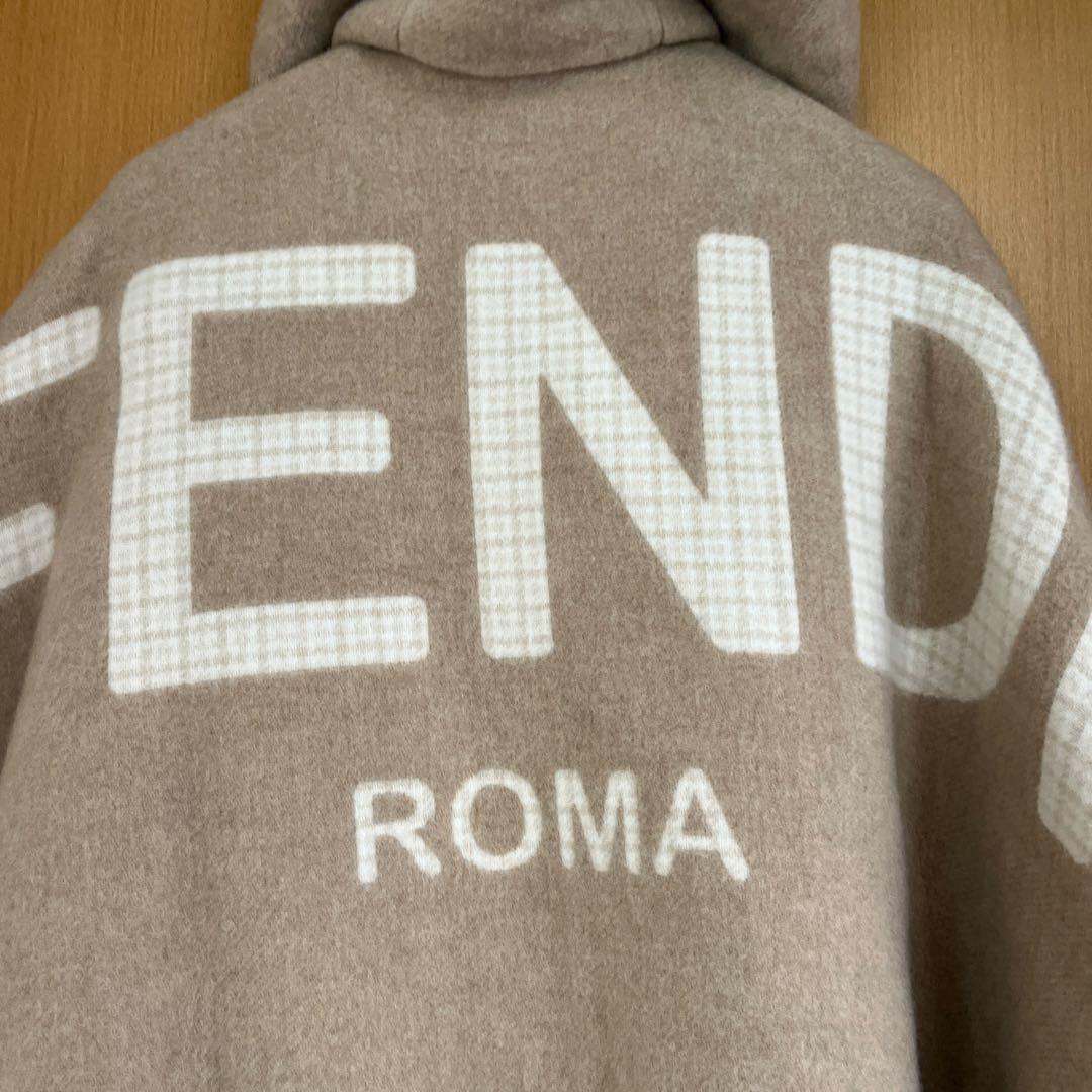 FENDI フード付きポンチョ ベージュ