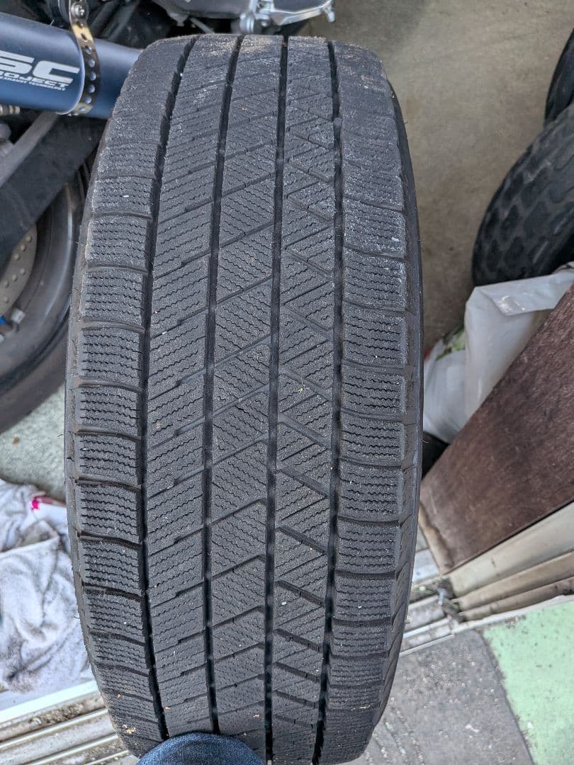 スタッドレスタイヤVRX3＆外品アルミ185/65R15 プリウス30にて使用。