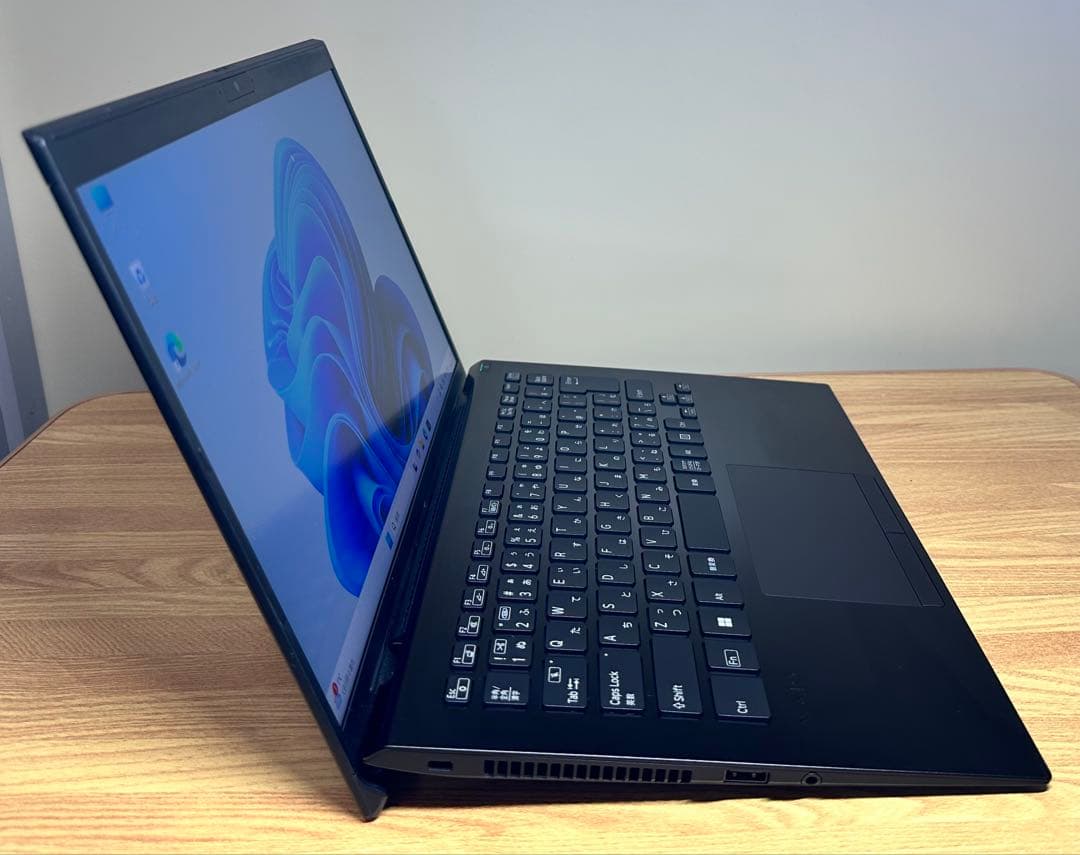 良品 VAIO Core i7gen11,画面 14inch 4K,メモ32Gb