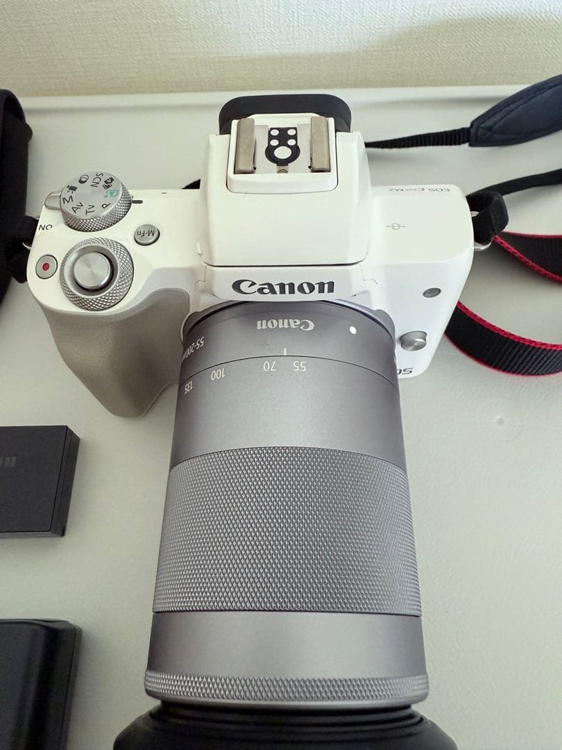 【箱あり】Canon EOS Kiss M2 ダブルズームキット ホワイト