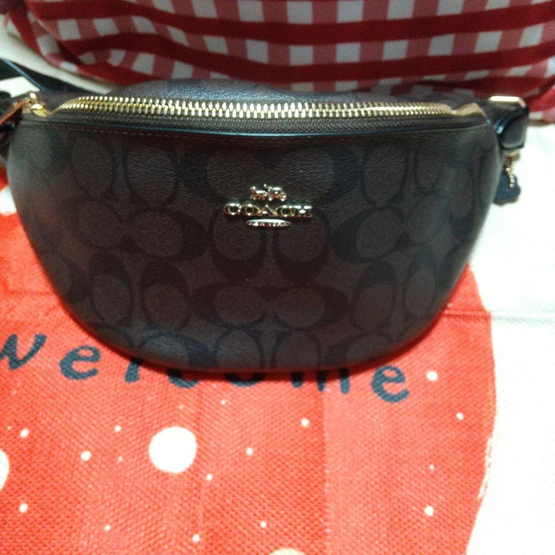 COACH ロゴ入りブラウンレザーボディバッグ