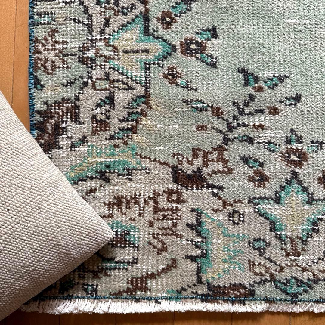 107×194淡いエメラルドグリーン×ブラウン　シャビー　トルコヴィンテージラグ