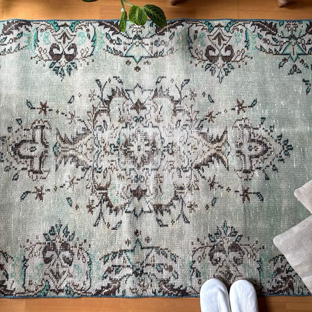 107×194淡いエメラルドグリーン×ブラウン　シャビー　トルコヴィンテージラグ