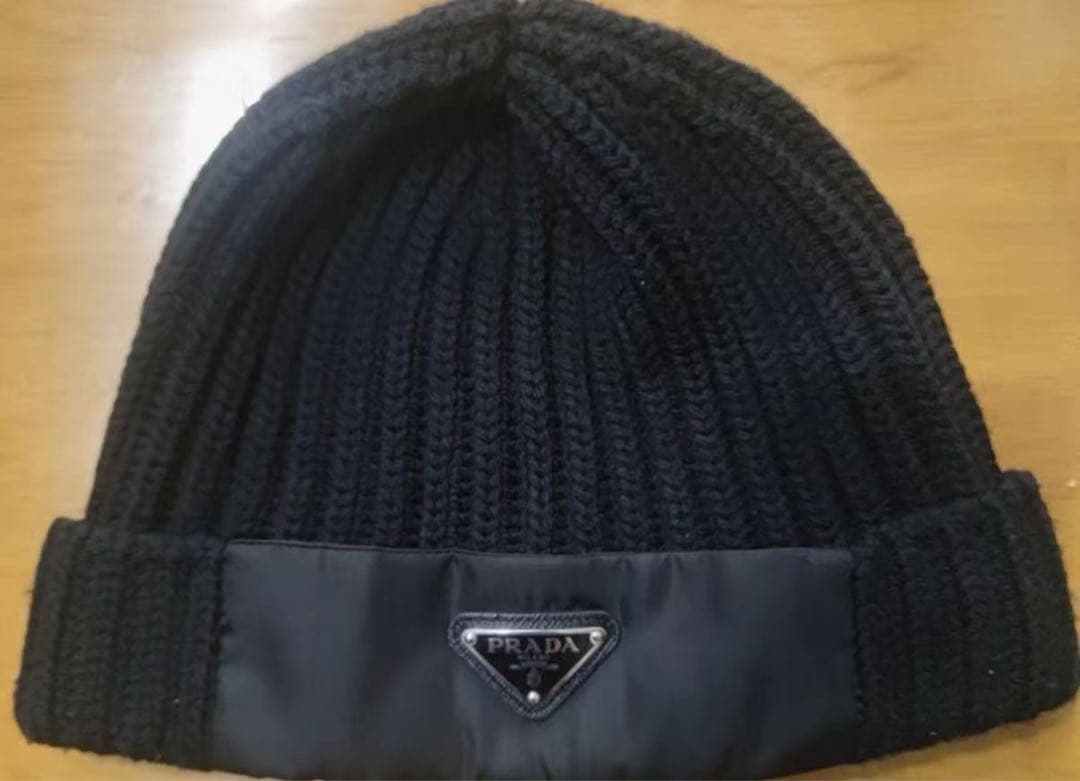 PRADA ブラック ニット帽 Lサイズ　新品同様