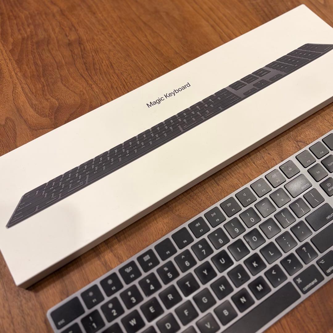 Apple Magic Keyboard US テンキー付き 黒