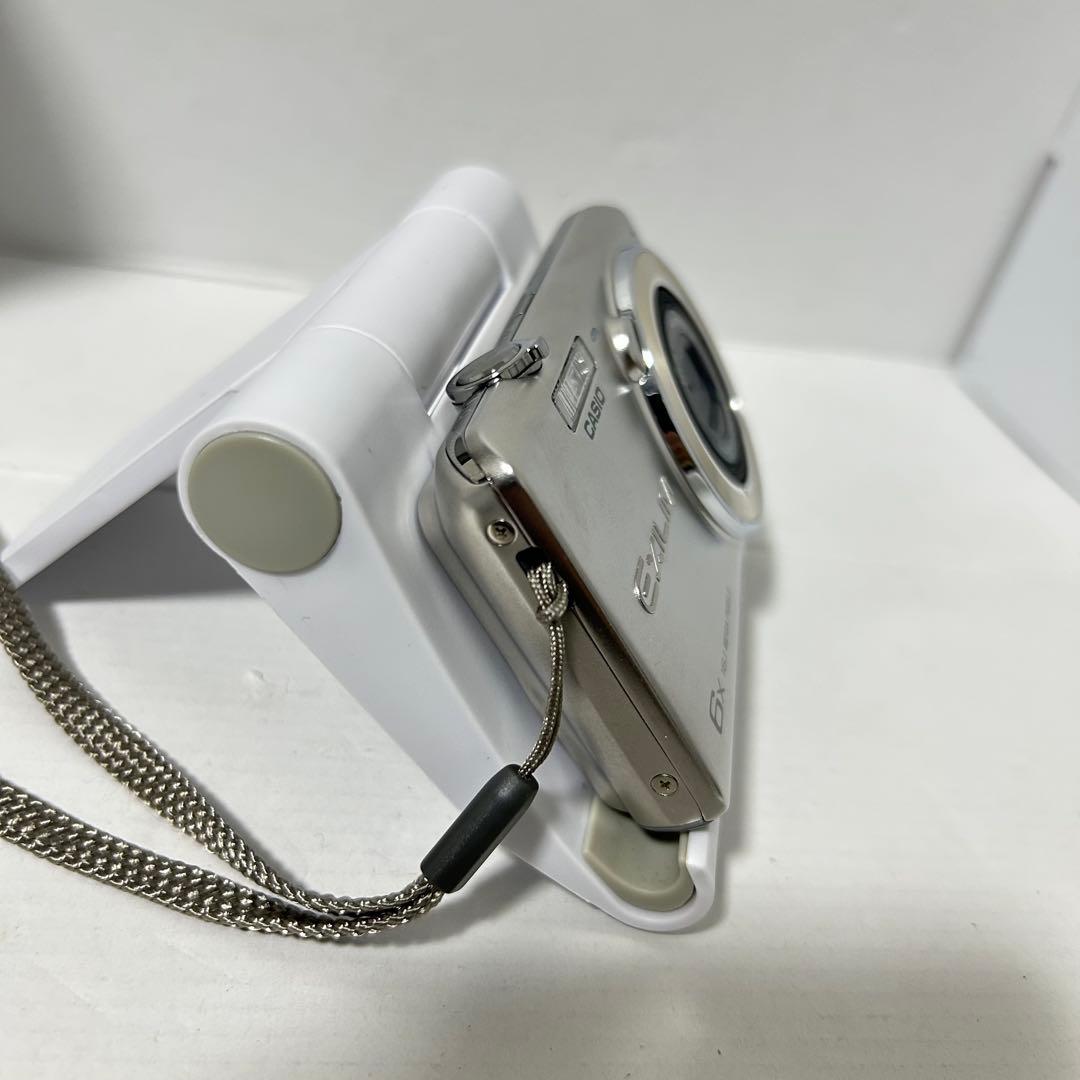 【極美品】CASIO EXILIM EX-Z780 コンパクト デジタル カメラ