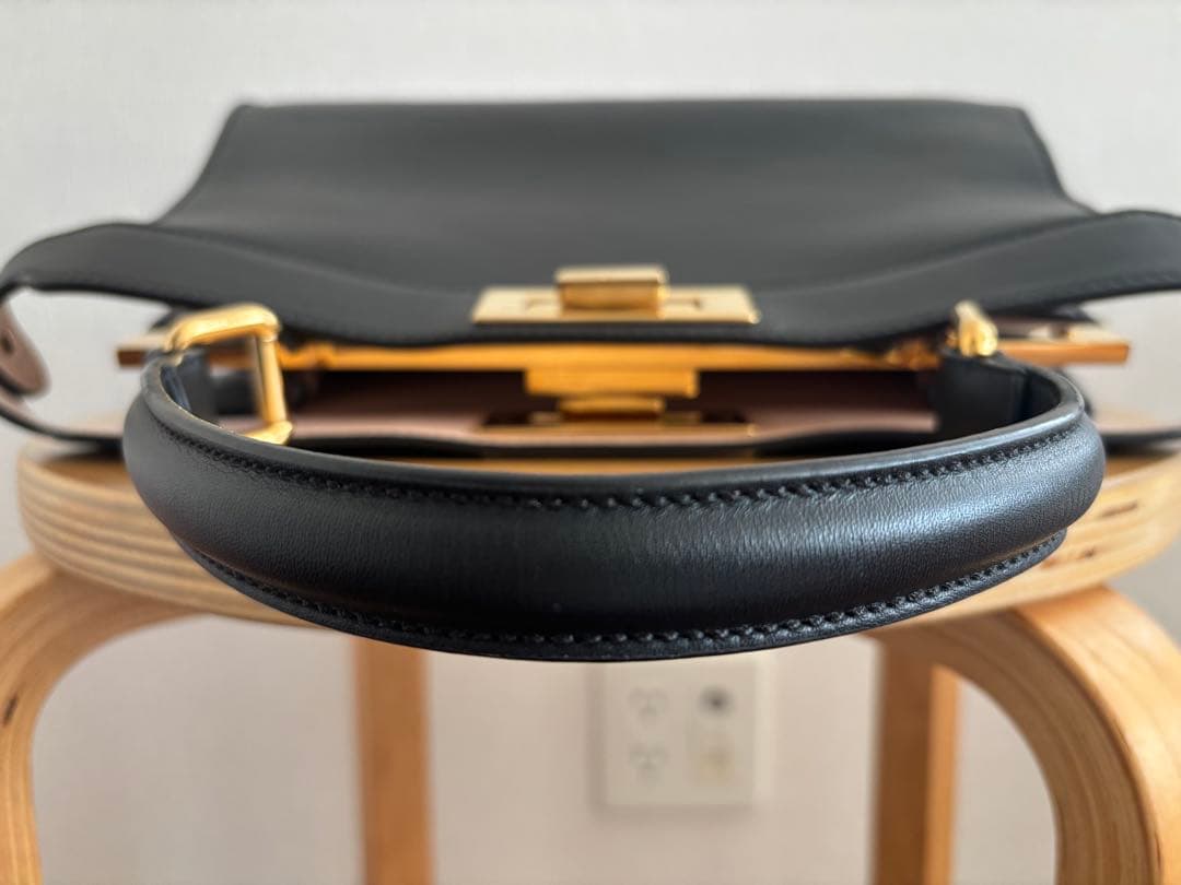 FENDI フェンディ ピーカブー アイシーユー ISeeU ミディアム