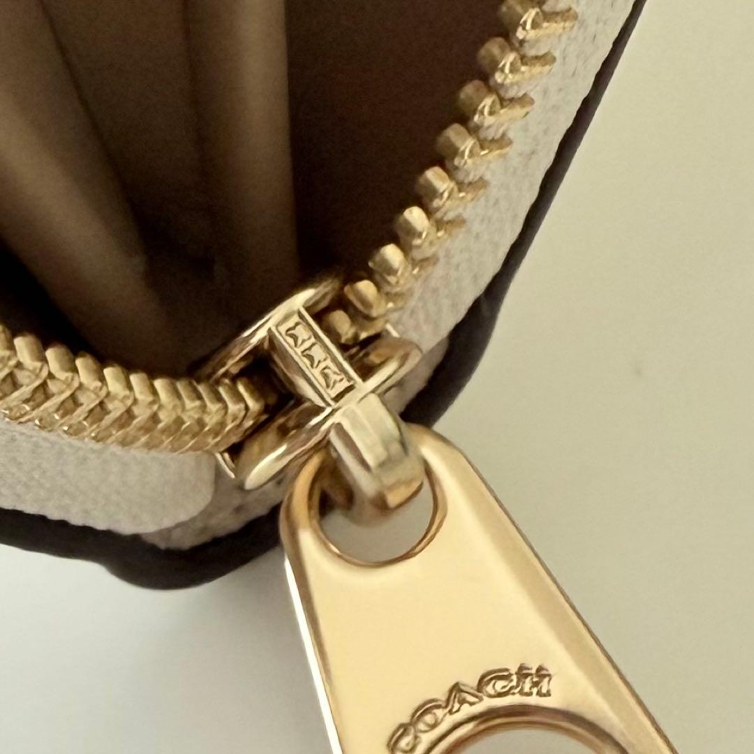 COACH コーチ　ストラップ付き　長財布　シグネチャーチョーク　ホワイト　白色