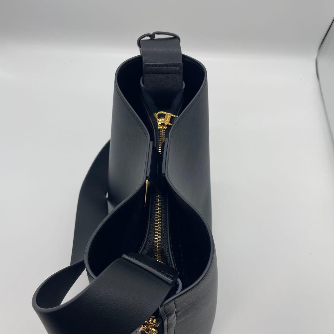 【美品】E'POR Y BAG midium ブラック ショルダーバッグ