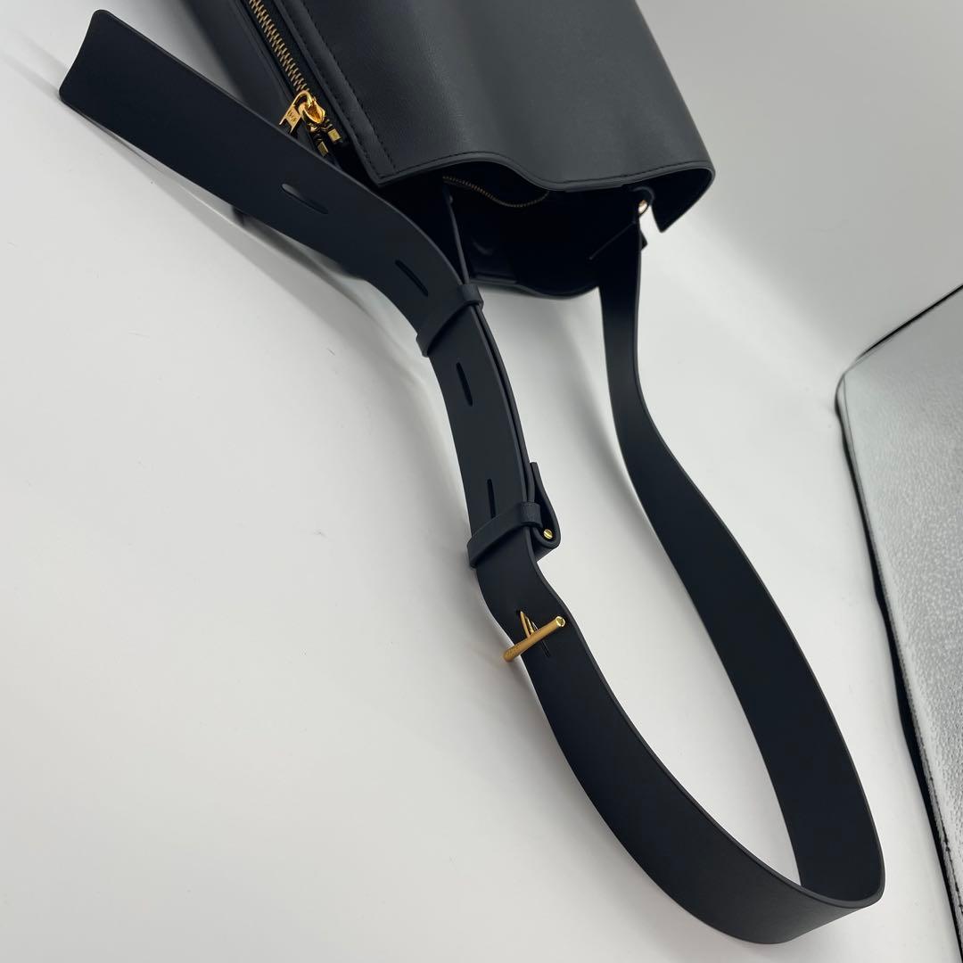 【美品】E'POR Y BAG midium ブラック ショルダーバッグ